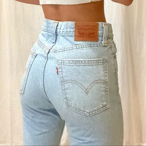 Levi’s Knee Ripped Wedgie Jean